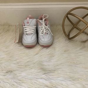 NWT Sky sport shoe skates